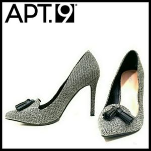 NWOT Apt. 9 Tweed Pumps